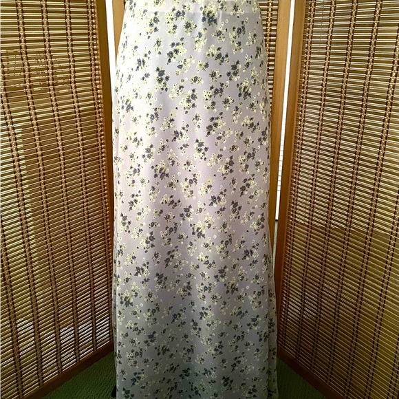 Tribal brand floral maxi skirt with lavender background stretch waist, size 10 - Picture 13 of 15
